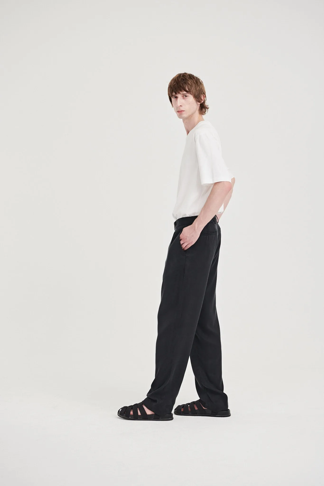 08 / Pleated Vegan silk trousers black