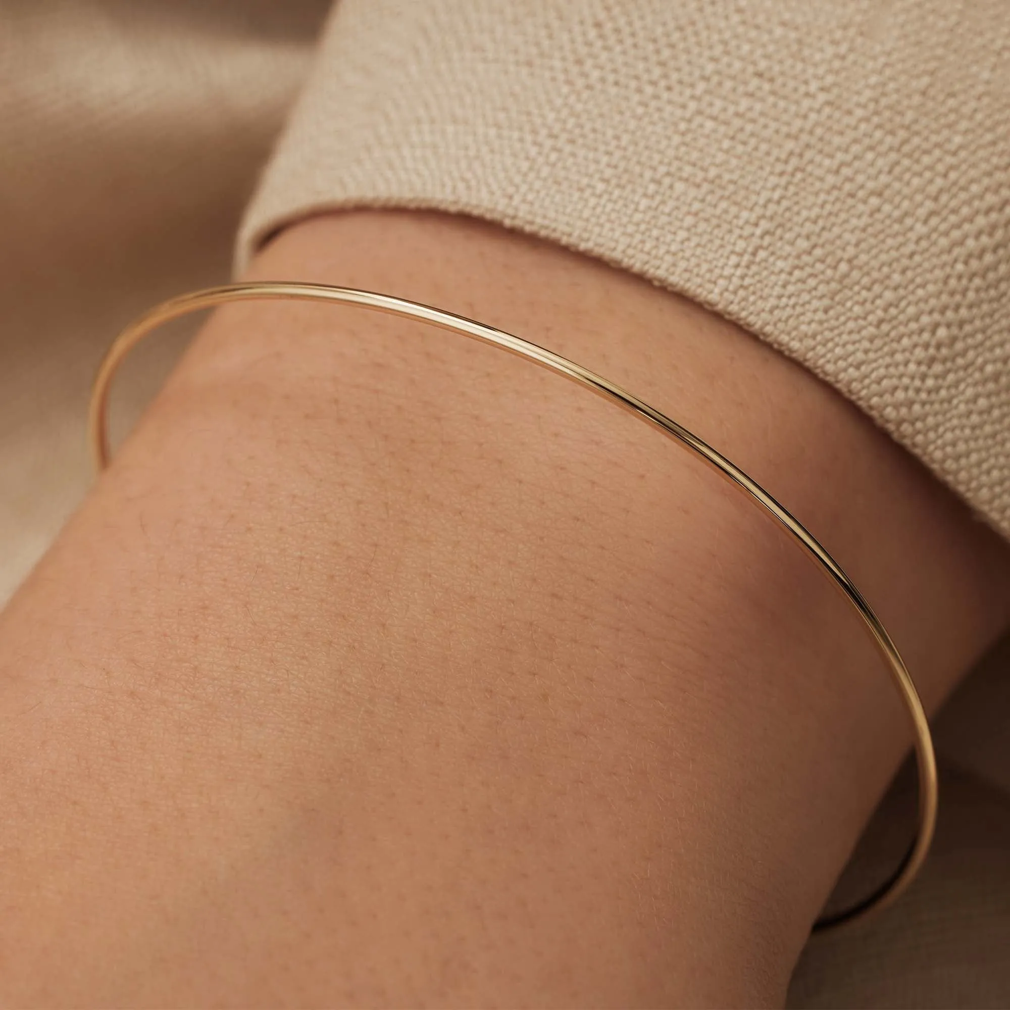 Cour d'Honneur Adora 14 karat gold bangle