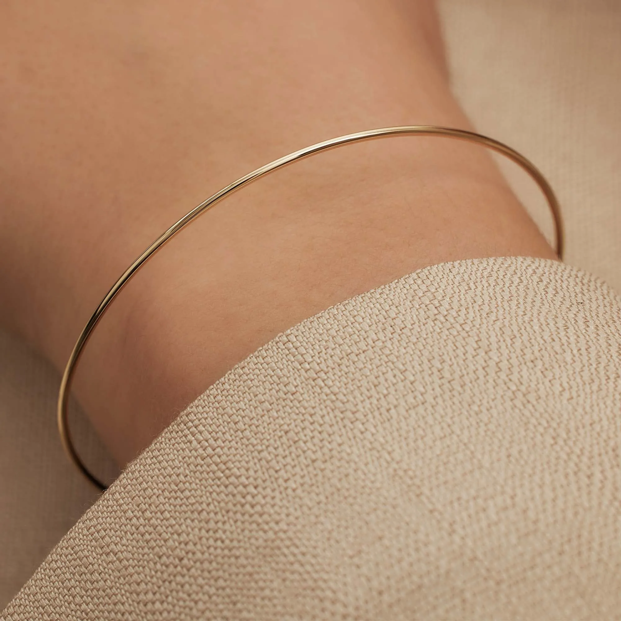 Cour d'Honneur Adora 14 karat gold bangle