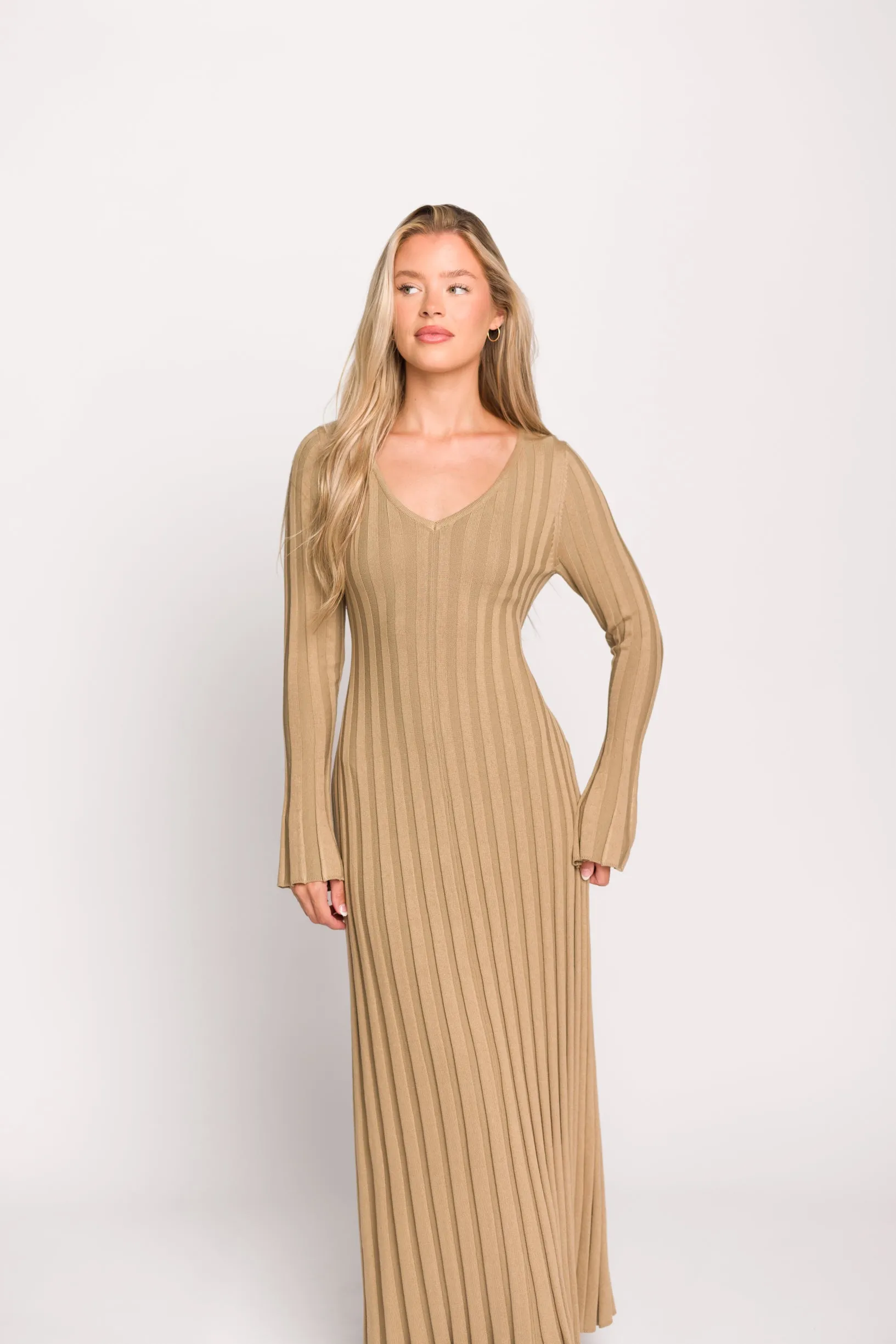 Hadley Long Sleeve V-Neck Knit Maxi Dress in Espresso