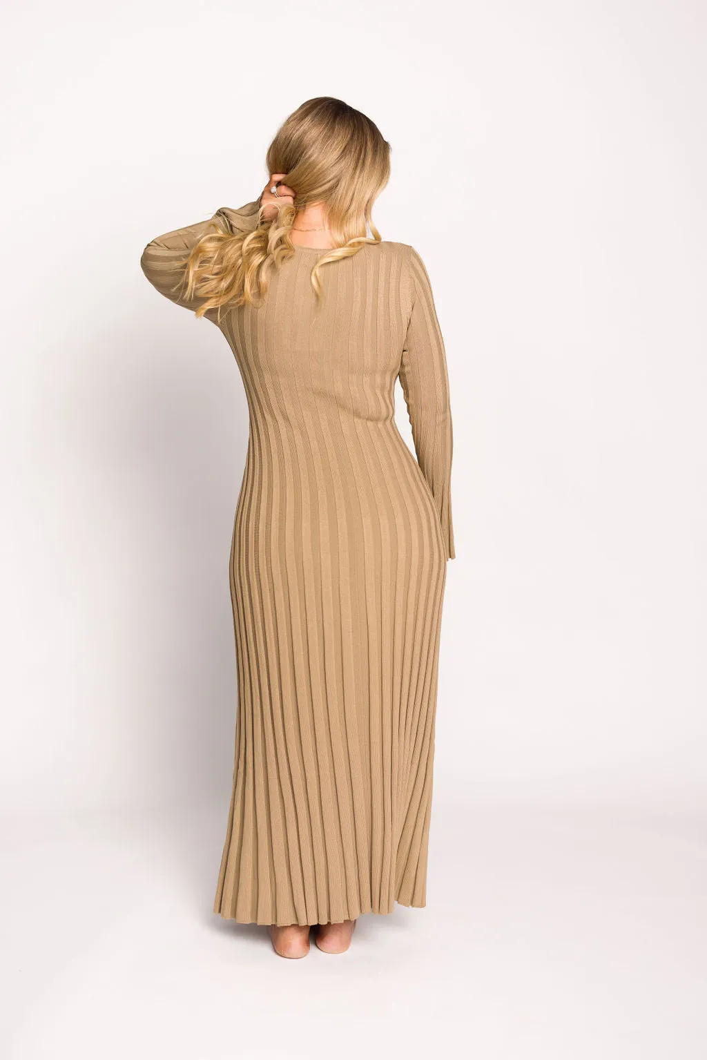 Hadley Long Sleeve V-Neck Knit Maxi Dress in Espresso