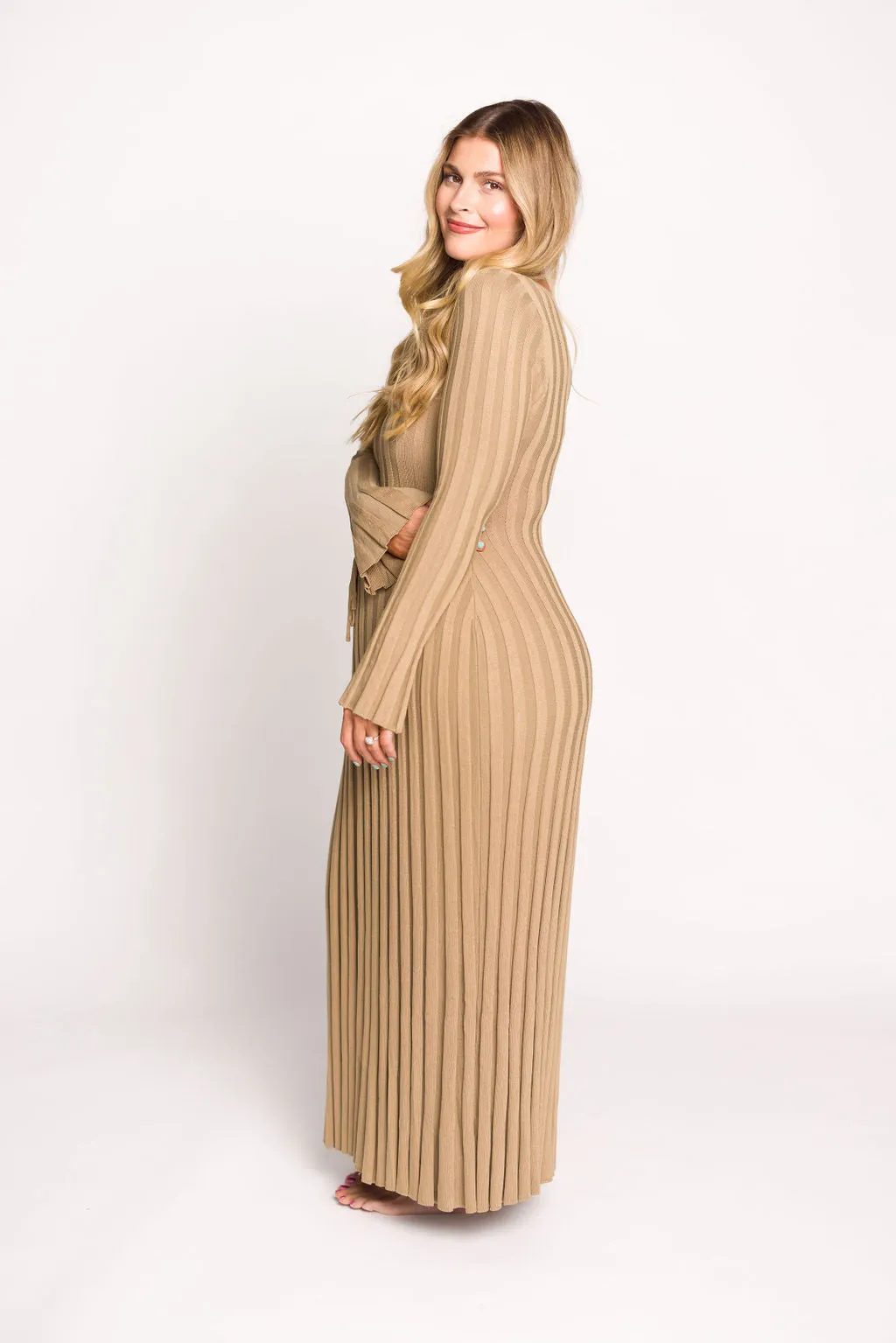 Hadley Long Sleeve V-Neck Knit Maxi Dress in Espresso