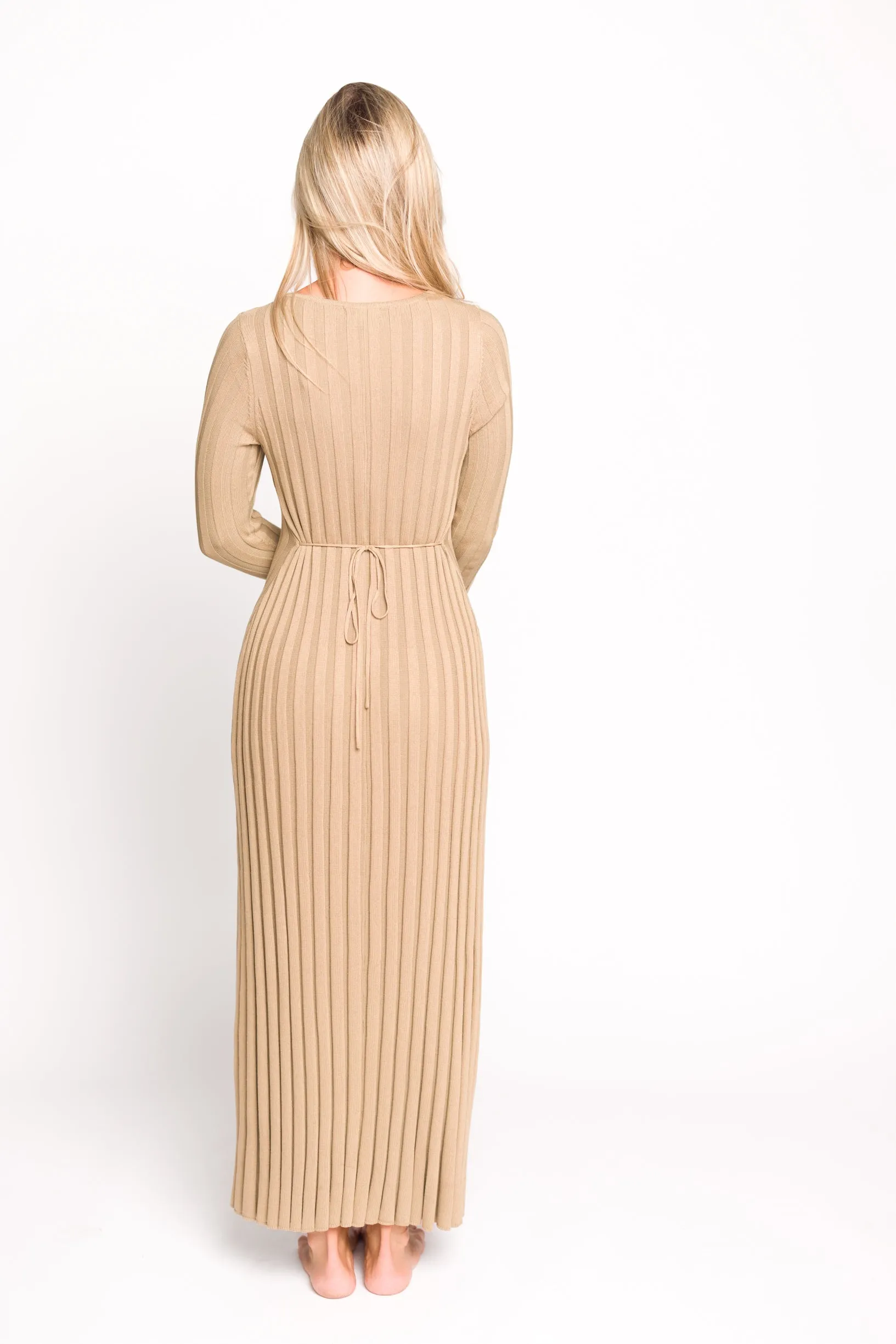 Hadley Long Sleeve V-Neck Knit Maxi Dress in Espresso