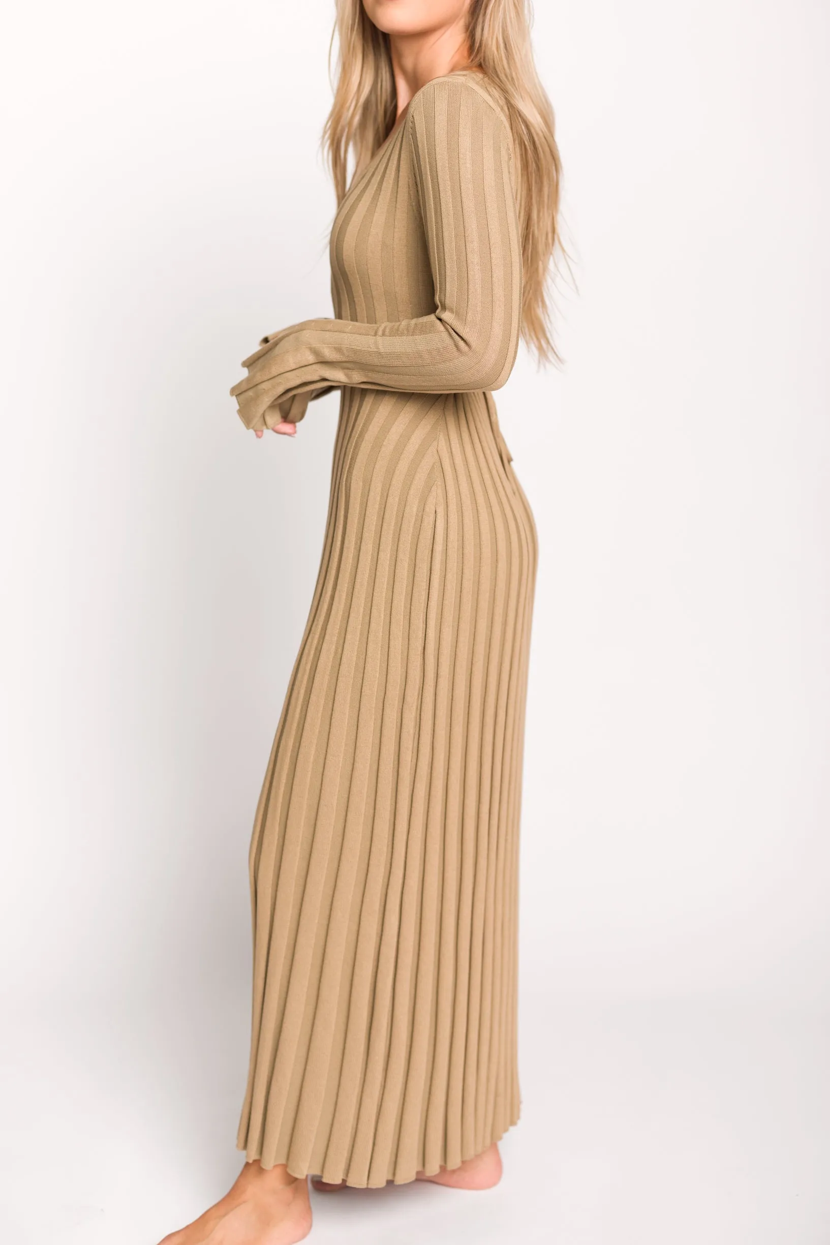 Hadley Long Sleeve V-Neck Knit Maxi Dress in Espresso