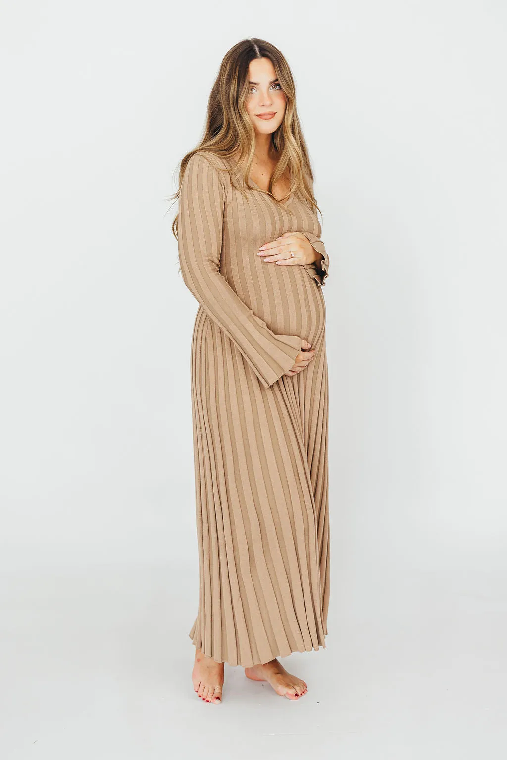 Hadley Long Sleeve V-Neck Knit Maxi Dress in Espresso