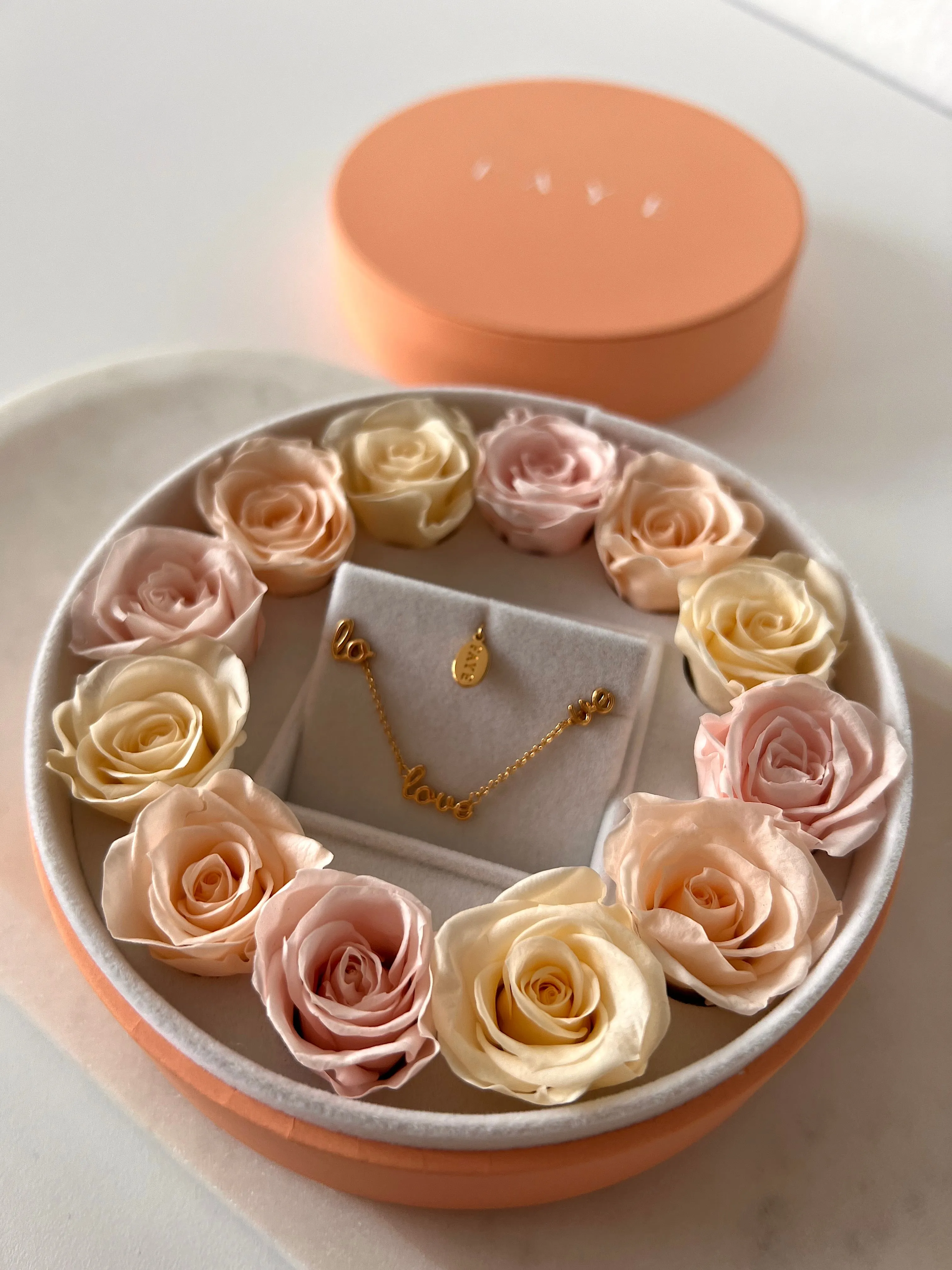 Love Rosebox Round 18k Gold Plated