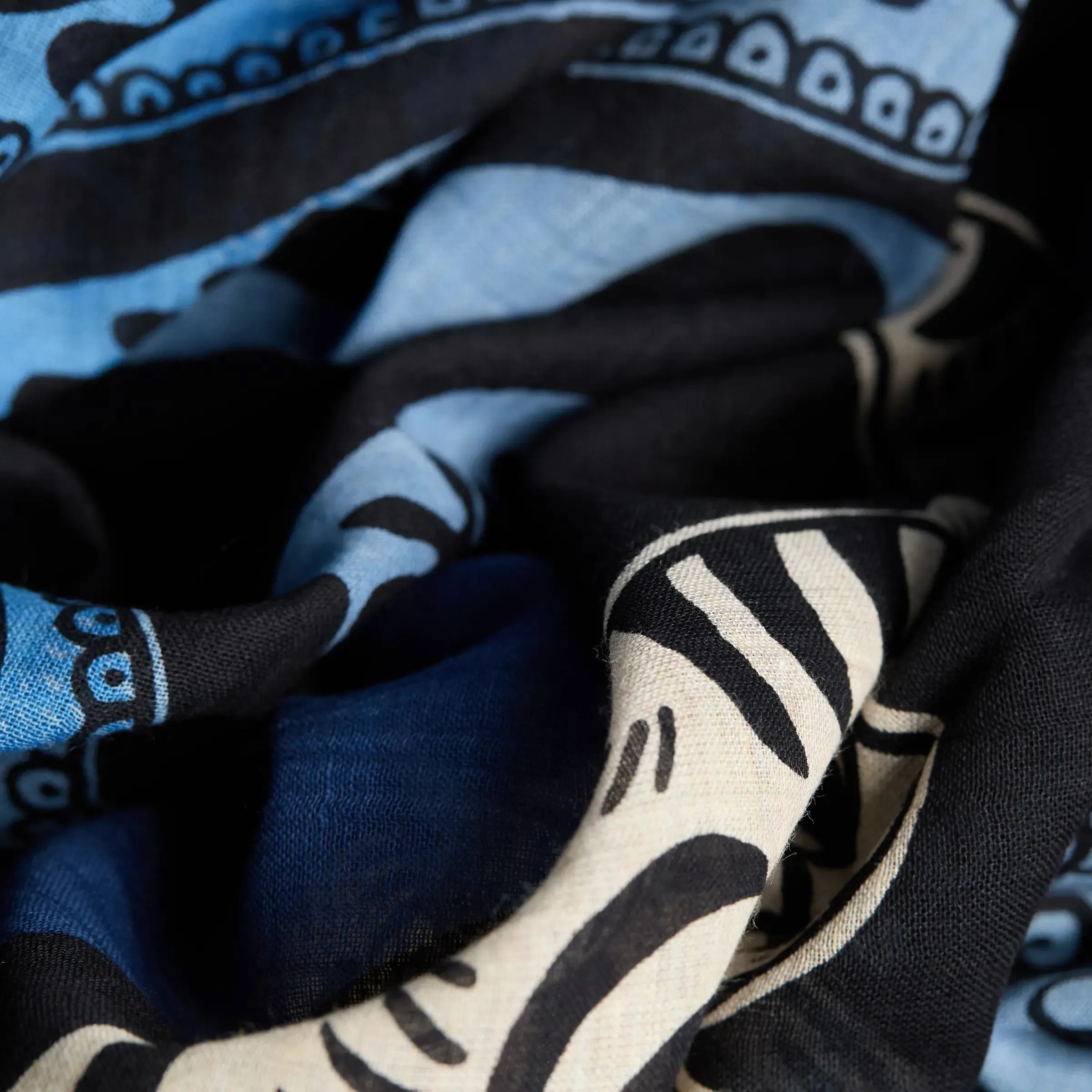 Mykonos Scarf in Blue - Inoui Editions