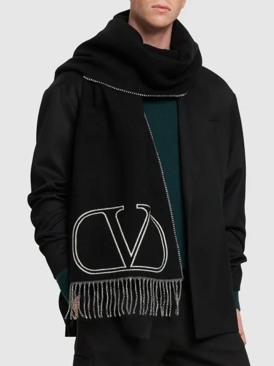 Valentino Garavani   Vlogo signature cashmere scarf 