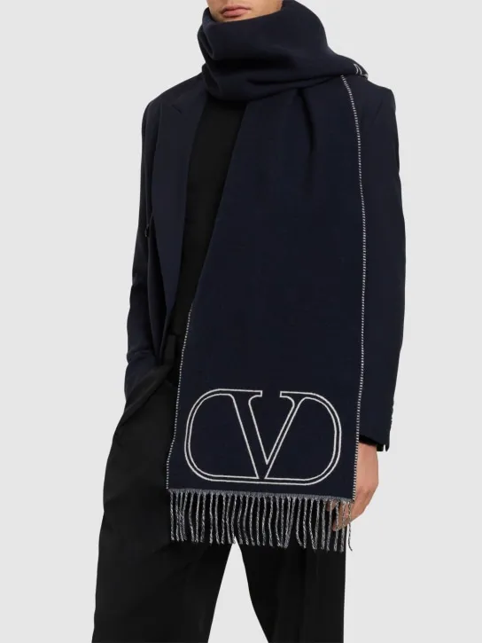 Valentino Garavani   Vlogo signature cashmere scarf 