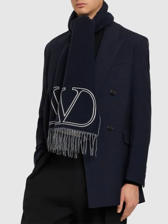 Valentino Garavani   Vlogo signature cashmere scarf 