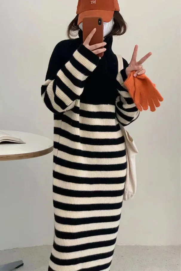 Zip half turtleneck contrast striped mid-length knitted dress